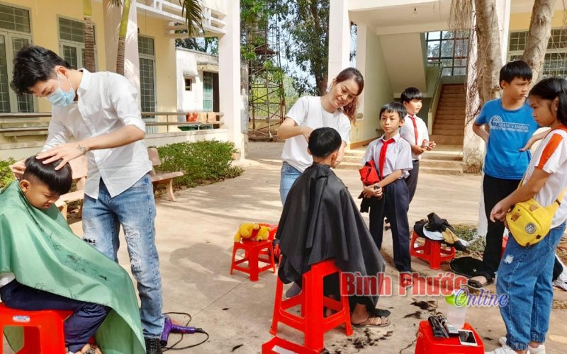 Mang xuân yêu thương đến mọi nhà