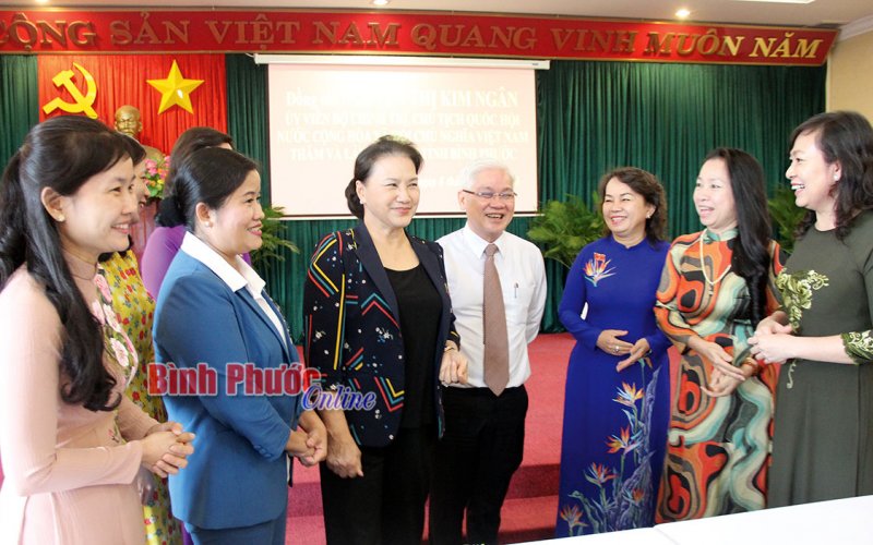 Nâng tầm vị thế cán bộ nữ