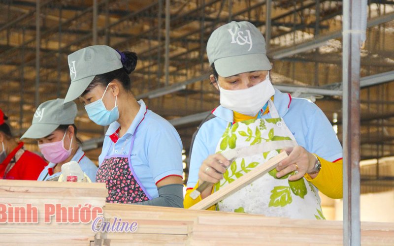 Người lao động đón xuân ấm áp