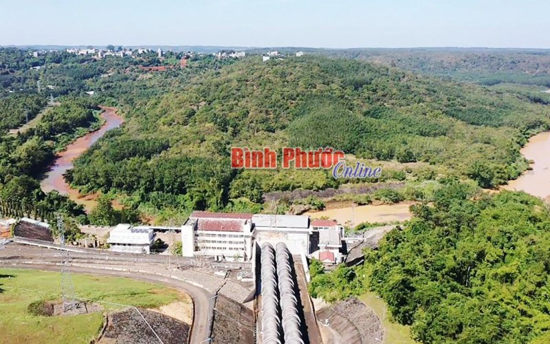 Thác Mơ vào xuân