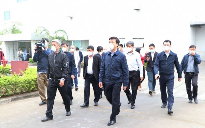 Thứ trưởng Bộ Y tế kiểm tra công tác chống dịch tại Hải Dương