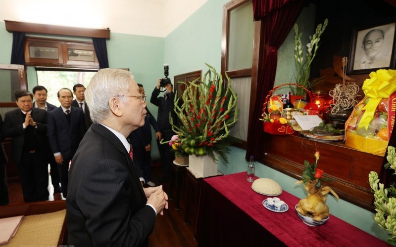 Tổng Bí thư, Chủ tịch nước dâng hương tưởng niệm Chủ tịch Hồ Chí Minh