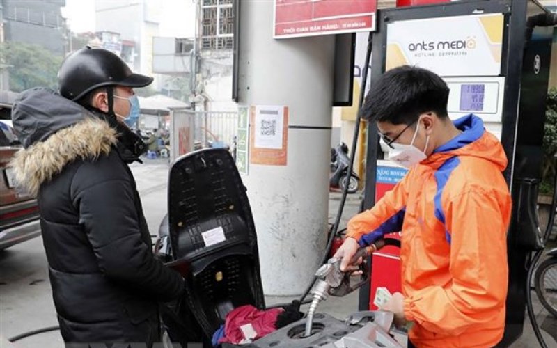 Bộ Tài chính lên tiếng lý giải về việc giá xăng tăng cao kỷ lục
