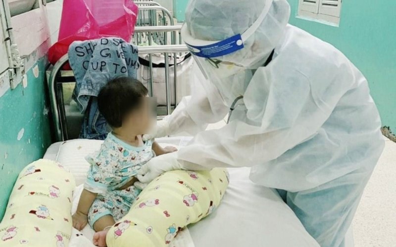 Bộ Y tế ban hành hướng dẫn mới về chẩn đoán và điều trị Covid-19 ở trẻ em