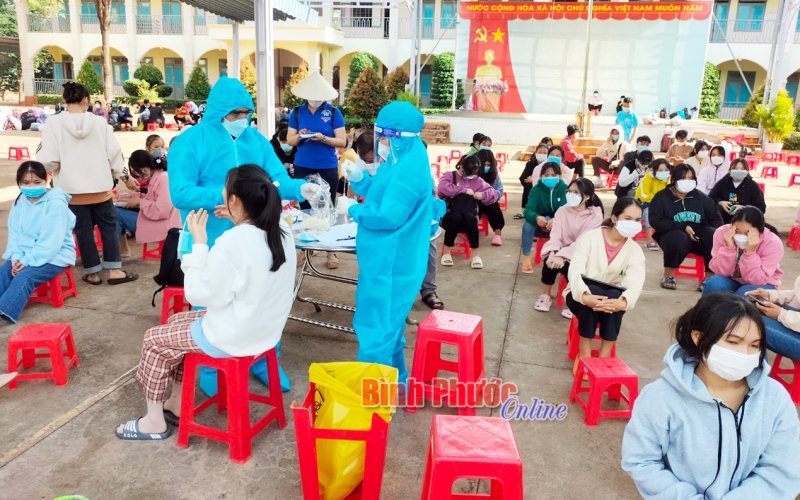Bù Gia Mập: 18 học sinh dương tính với Covid-19 được cách ly kịp thời trước khi nhập học