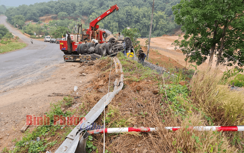 Bù Gia Mập: Lật xe khiến 1 người tử vong