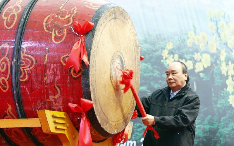 Chủ tịch nước đánh trống tại Đền Hùng phát động Tết trồng cây