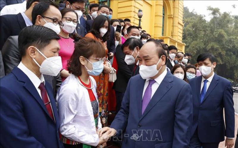 Chủ tịch nước Nguyễn Xuân Phúc gặp mặt cán bộ y tế tiêu biểu toàn quốc