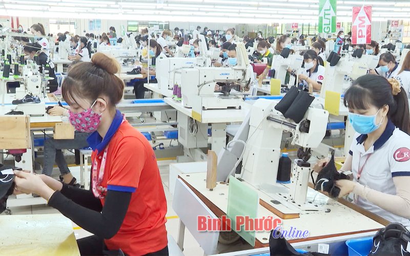 Công nhân phấn khởi trở lại làm việc sau tết