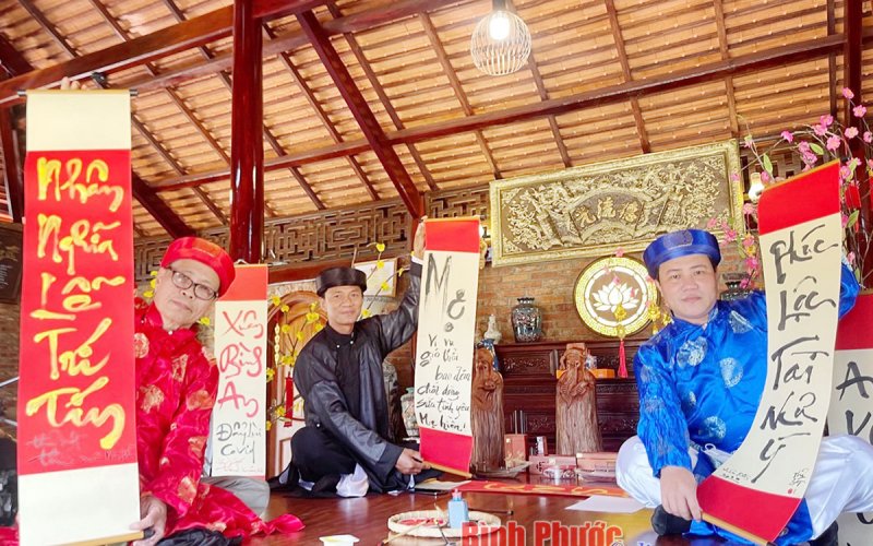 Độc đ&aacute;o khai b&uacute;t, xin chữ đầu xu&acirc;n