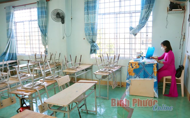 Đồng Xoài: Nhiều trường chuyển sang dạy học trực tuyến