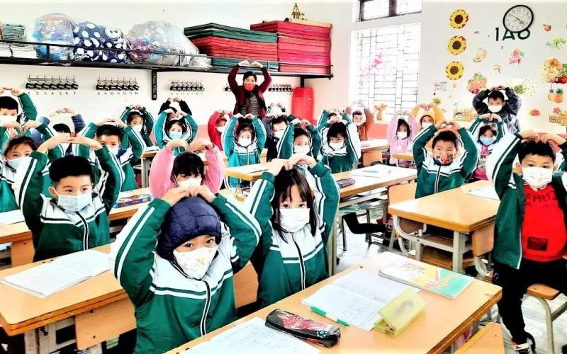 Hướng dẫn mới nhất của Bộ Y tế xử trí ca mắc COVID-19; cách ly F1 là học sinh khi học trực tiếp