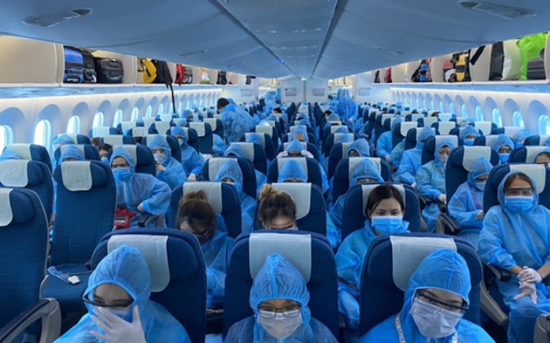 Mở lại đường bay thương mại quốc tế, tạo điều kiện để công dân nhập cảnh về nước