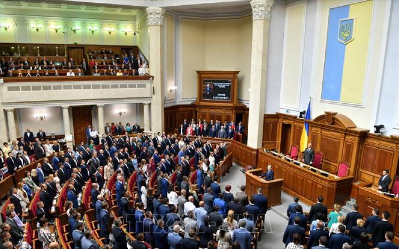 Quốc hội Ukraine ban bố lệnh tình trạng khẩn cấp quốc gia