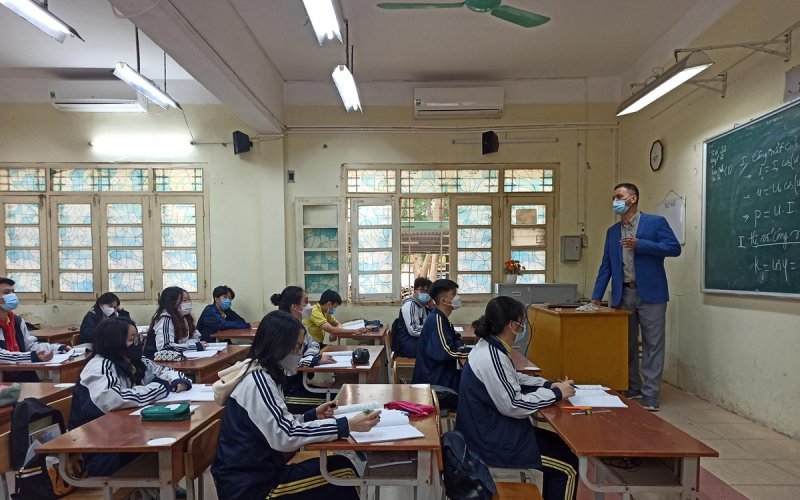 Số ca mắc COVID-19 tăng cao, tỷ lệ học sinh học trực tiếp giảm gần 15%
