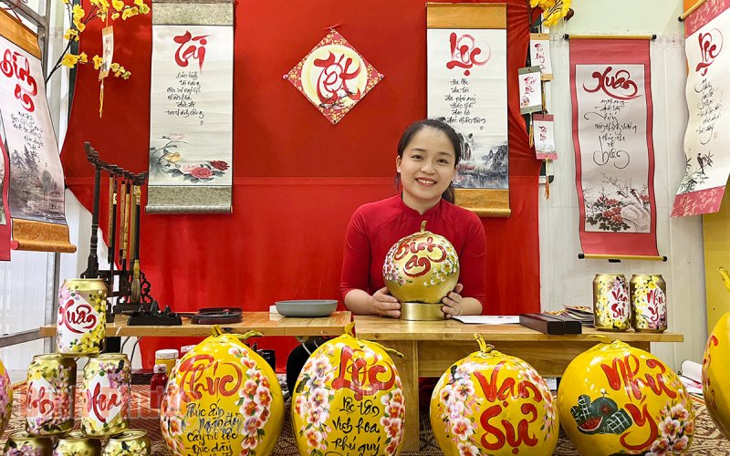 Thăng hoa c&ugrave;ng thư ph&aacute;p Việt