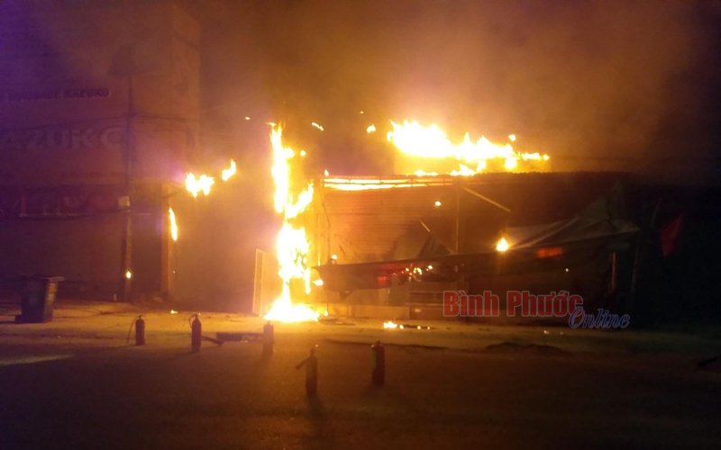 Bình Long: Hỏa hoạn thiêu rụi tiệm tạp hóa 