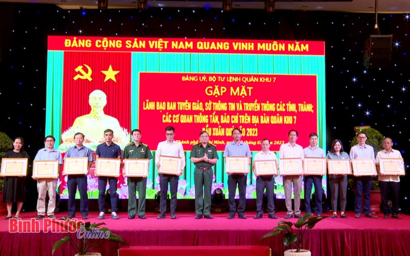 Đảng ủy, Bộ Tư lệnh Quân khu 7 gặp mặt báo chí đầu xuân Quý Mão 2023