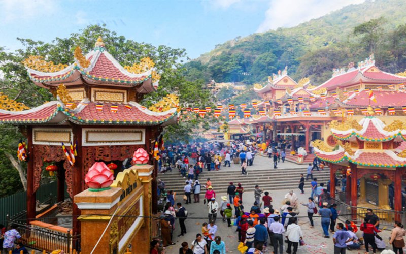 Đầu năm v&agrave; c&acirc;u chuyện t&acirc;m linh