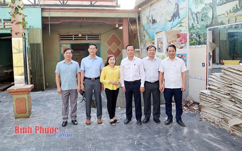 Đồng Xoài: 1 hộ dân bàn giao gần 400m2 đất để thi công đường Trần Hưng Đạo nối dài