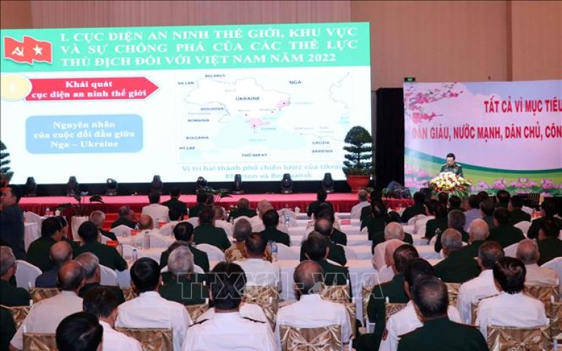 Gặp mặt cán bộ cao cấp Quân đội nghỉ hưu, nghỉ công tác trên địa bàn Quân khu 7