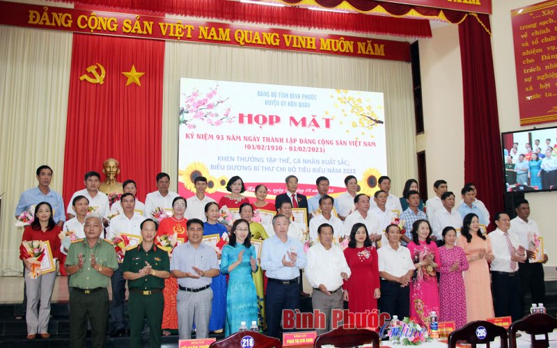 Hớn Quản biểu dương 25 bí thư chi bộ tiêu biểu