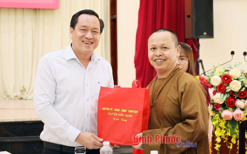 Hớn Quản họp mặt chức sắc, chức việc các tổ chức tôn giáo 