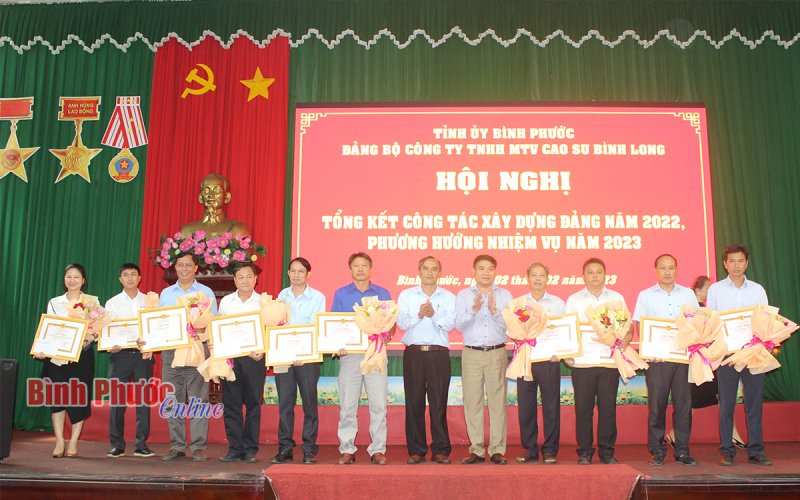 Năm 2022, Đảng ủy Cao su Bình Long kết nạp 45 đảng viên