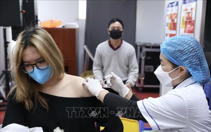 Người mắc COVID-19 sẽ được thanh to&aacute;n chi ph&iacute; kh&aacute;m, chữa bệnh như thế n&agrave;o?