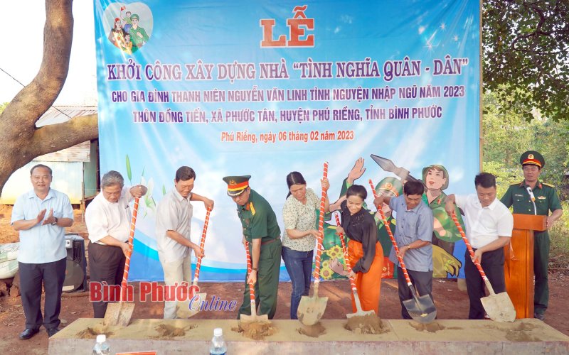 Phú Riềng: Khởi công xây nhà “Tình nghĩa quân - dân”
