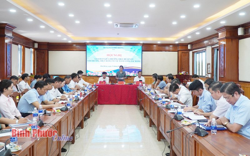 Phú Riềng: Thường trực Huyện ủy giao ban với Thường trực Đảng ủy các xã