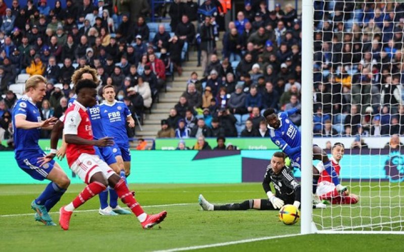 Premier League: Arsenal, Man City song hành đến ngôi vương