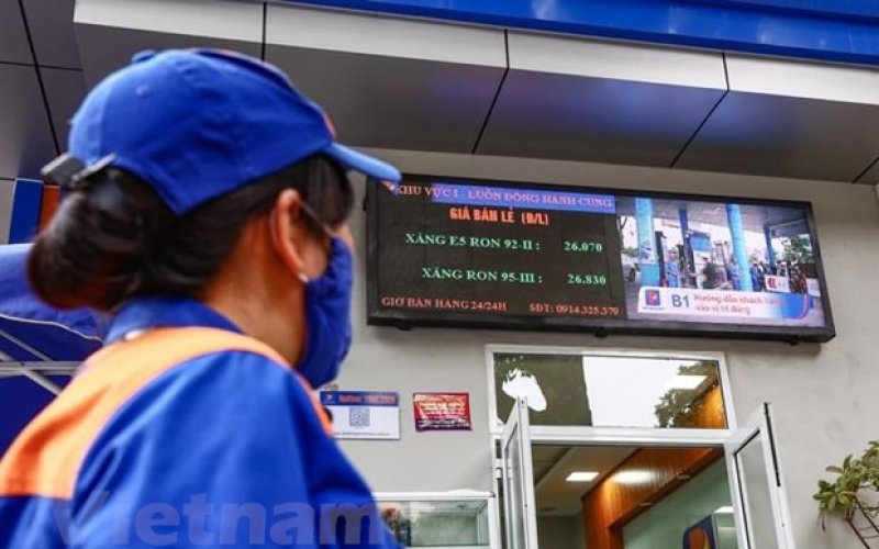 Quay đầu giảm, giá xăng RON95-III về ngưỡng 23.440 đồng mỗi lít