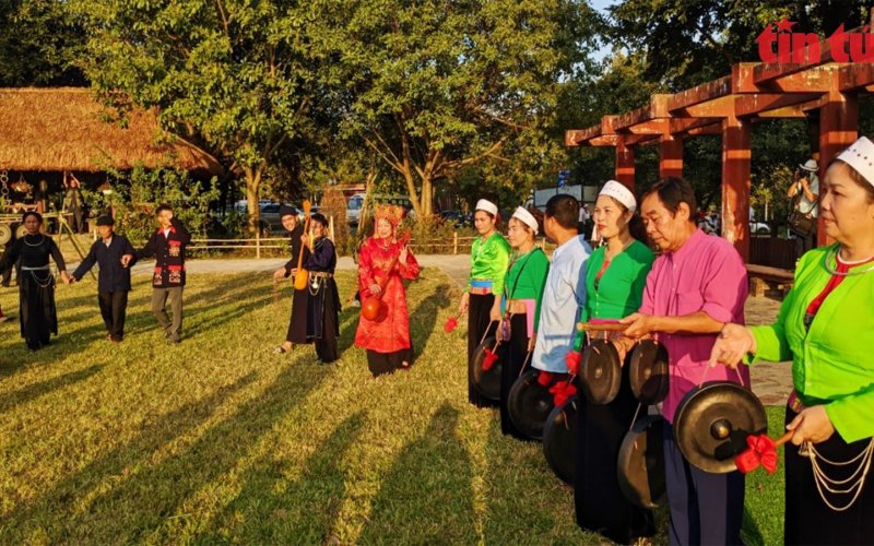 Tiếp nhận v&agrave; x&acirc;y dựng văn ho&aacute; mới từ nền tảng Đề cương về văn ho&aacute; Việt Nam năm 1943