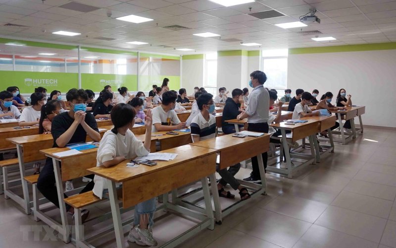 Tuyển sinh ĐH 2023: Cần chính sách thu hút vào học các ngành khoa học cơ bản