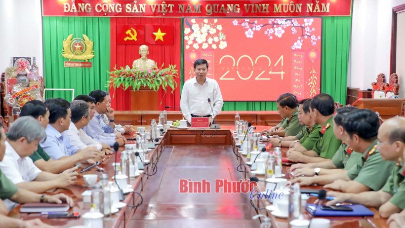 Bí thư Tỉnh ủy Nguyễn Mạnh Cường thăm, chúc tết các đơn vị lực lượng vũ trang