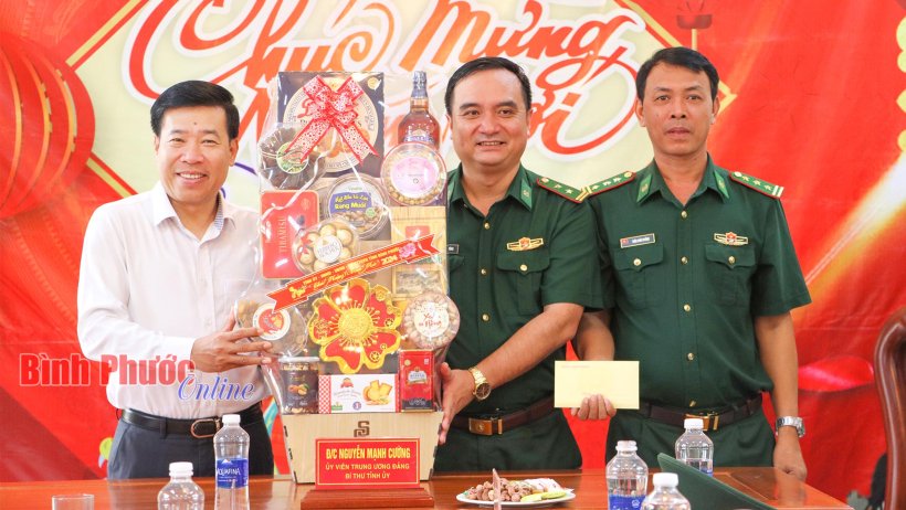 Bí thư Tỉnh ủy Nguyễn Mạnh Cường thăm, chúc tết cán bộ, chiến sĩ biên phòng 