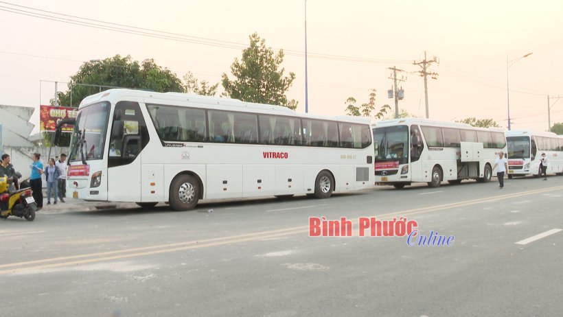 Bình Phước: Những chuyến xe miễn phí đưa công nhân về quê ăn tết 