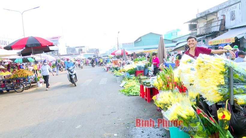 Chợ Đồng Xoài không lập chốt, thông thoáng phục vụ người sắm tết