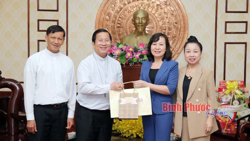 Đoàn Tòa giám mục Phú Cường chúc tết Tỉnh ủy, UBND tỉnh Bình Phước