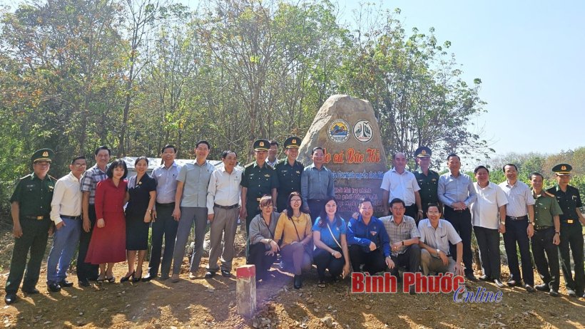 Lãnh đạo thành phố Đồng Xoài thăm chúc tết Đồn biên phòng Lộc An (Lộc Ninh) và khánh thành ao cá Bác Hồ
