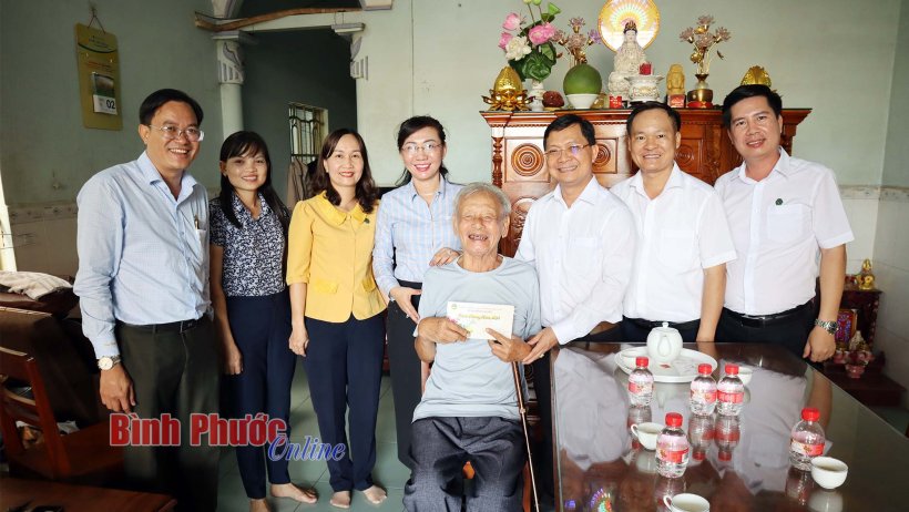 Lãnh đạo tỉnh thăm, tặng quà tết tại Đồng Xoài