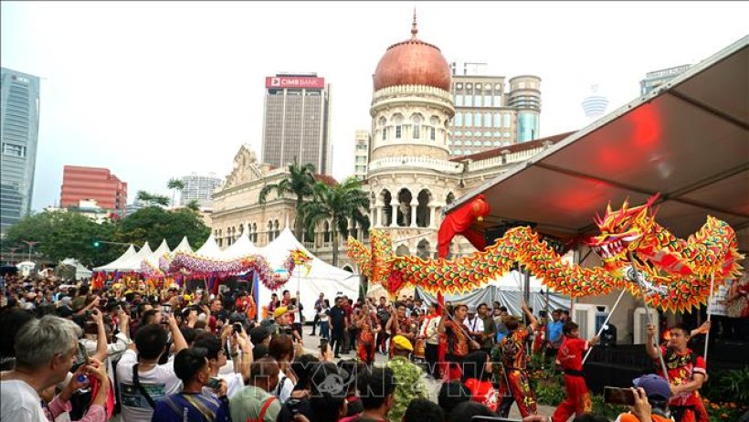 Lung linh sắc màu văn hóa tại lễ diễu hành nghệ thuật đường phố Kuala Lumpur