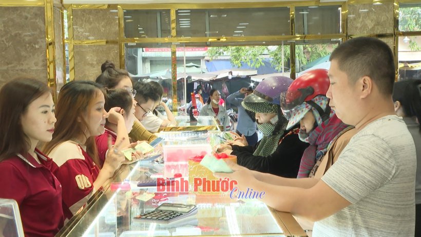 Nhộn nhịp thị trường ngày vía Thần tài