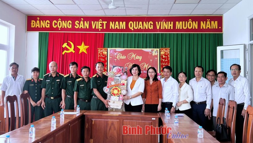 Phó Chủ tịch UBND tỉnh Trần Tuyết Minh thăm, chúc tết Nguyên đán 2024