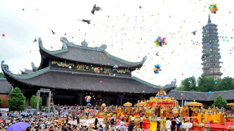 Sử dụng vé điện tử, niêm yết giá dịch vụ tại lễ hội chùa Hương 2024