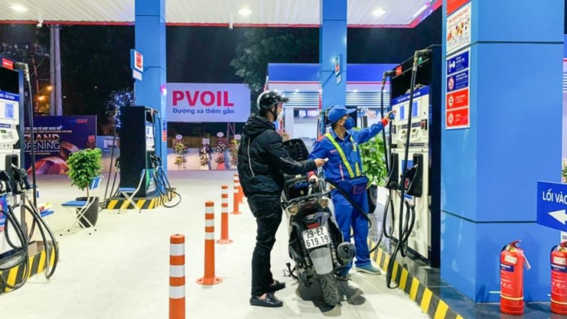 Tăng lần thứ 4 liên tiếp, giá xăng RON95-III vượt 24.000 đồng mỗi lít