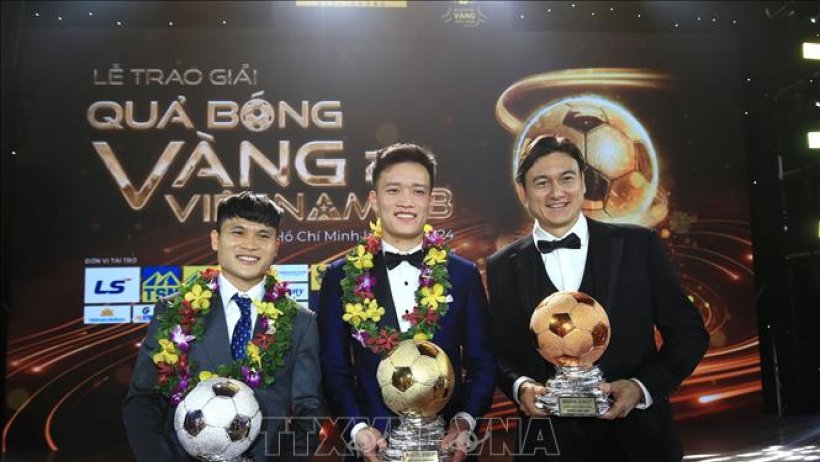 Tiền vệ Hoàng Đức và thủ môn Kim Thanh đoạt Quả bóng Vàng Việt Nam năm 2023