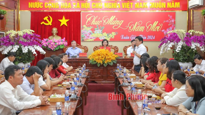 Văn phòng UBND tỉnh họp mặt đầu xuân Giáp Thìn 2024