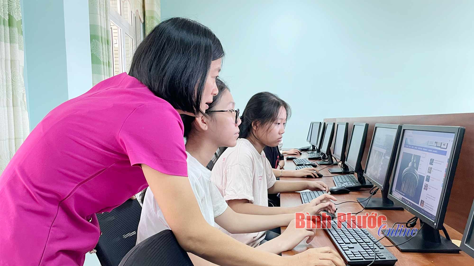 Ðảng viên tiên phong chuyển đổi số